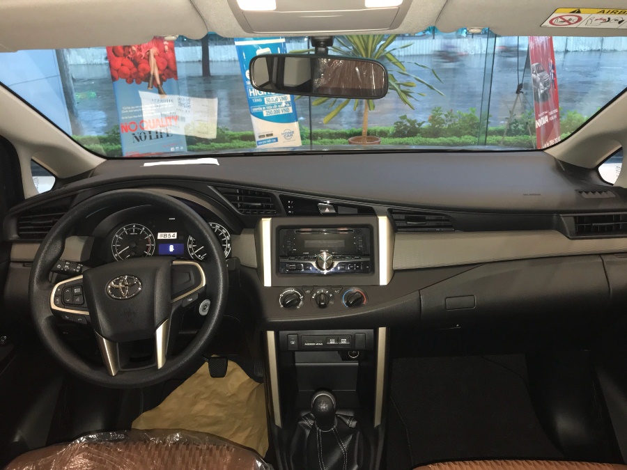 Toyota Innova 2.0E 2018 - Toyota Innova 2.0E 2018 - Đồng ánh kim - Hỗ trợ trả góp 90%, bảo hành chính hãng 3 năm/ Hotline: 0898.16.8118