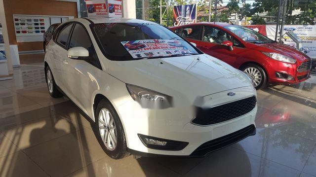 Ford Focus 2018 - Cần bán Ford Focus đời 2018, màu trắng, giá 599tr