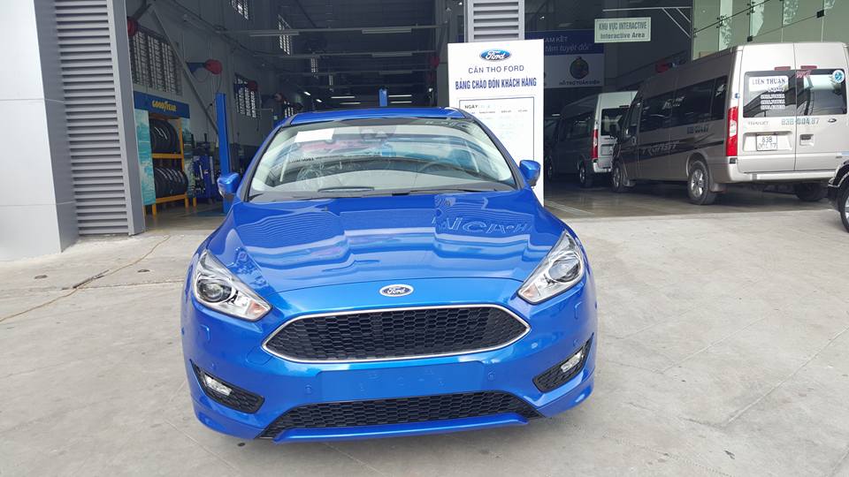 Ford Focus Sport 5D 1.5L Ecoboost 2018 - Bán Ford Focus Sport 5D 1.5L Ecoboost sản xuất 2018, màu xanh giá cạnh tranh