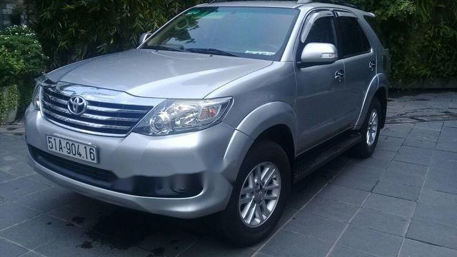 Toyota Fortuner 2014 - Cần bán lại xe Toyota Fortuner đời 2014, màu bạc