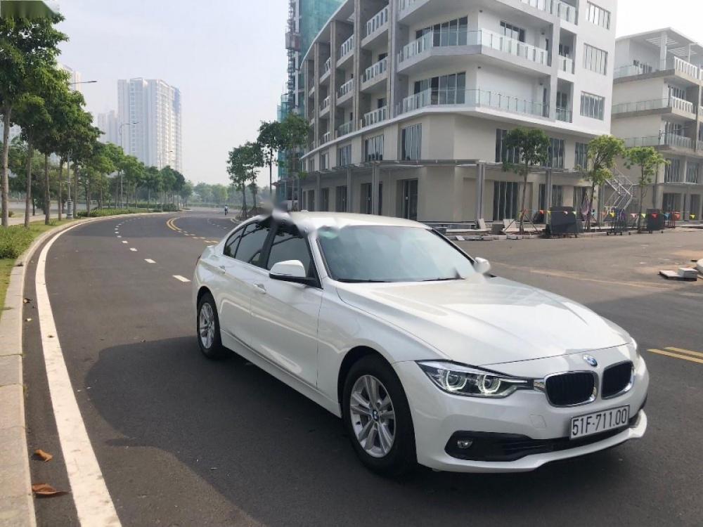 BMW 3 Series 320i 2016 - Bán xe BMW 3 Series 320i đời 2016, màu trắng, xe nhập