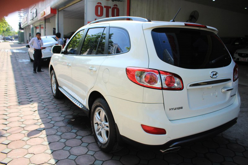 Hyundai Santa Fe 2.4l 2011 - Cần bán lại xe Hyundai Santa Fe 2.4l năm sản xuất 2011, màu trắng, nhập khẩu chính chủ giá cạnh tranh