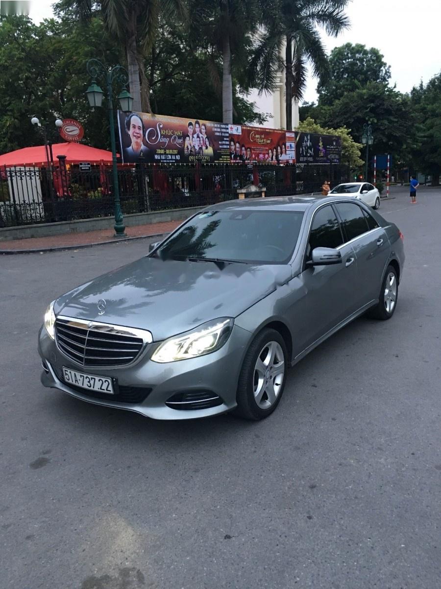 Mercedes-Benz E class E200 2014 - Gia đình bán Mercedes E200 đời 2014, màu xám 