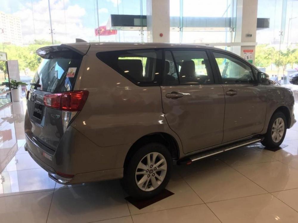 Toyota Innova 2.0E 2018 - Bán xe Toyota Innova 2.0E sản xuất 2018, màu xám