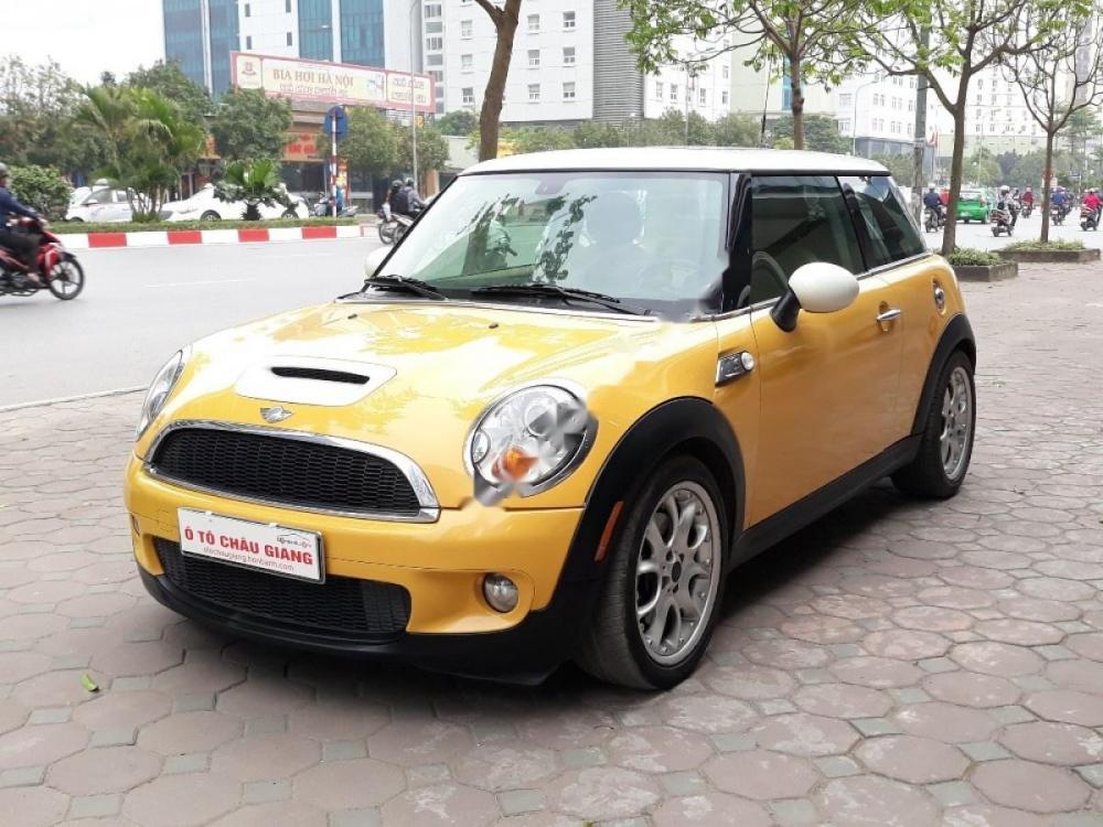 Mini Cooper S 1.6AT 2007 - Bán Mini Cooper S 1.6AT sản xuất 2007, màu vàng, xe nhập