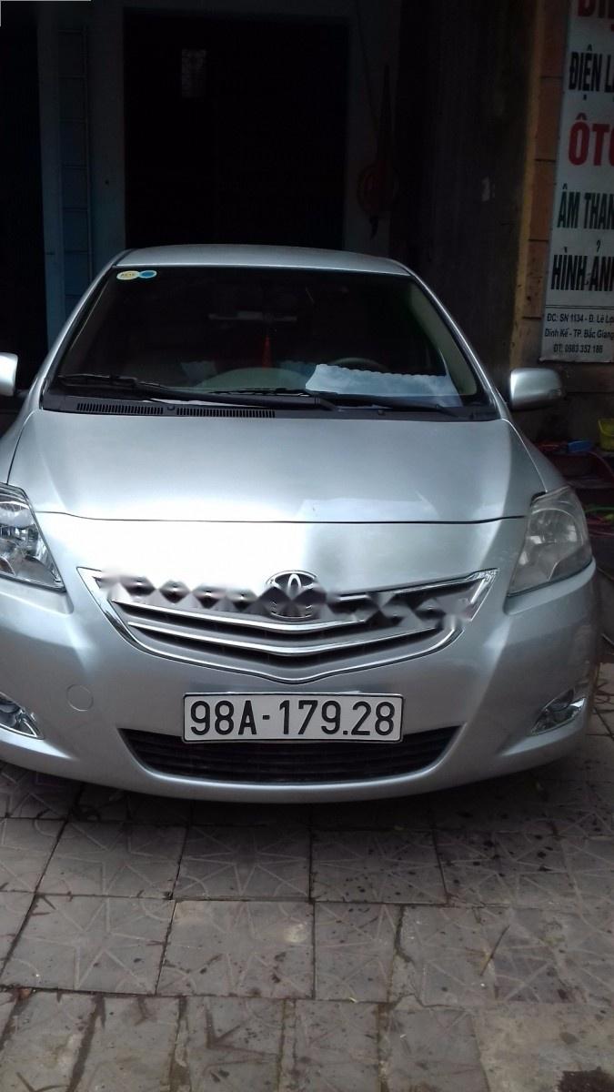 Toyota Vios 2010 - Bán Toyota Vios đời 2010, màu bạc