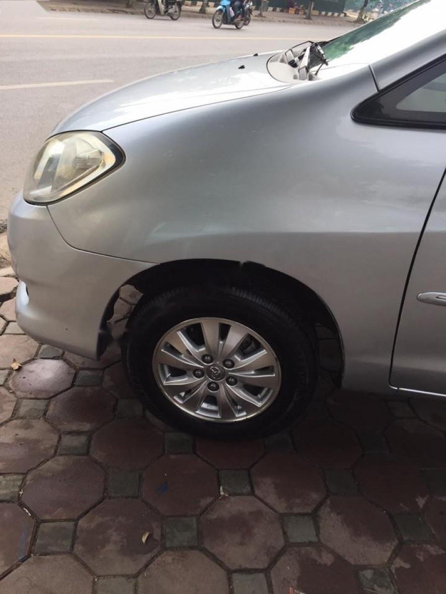 Toyota Innova G 2010 - Bán Toyota Innova G 2010, màu bạc số sàn