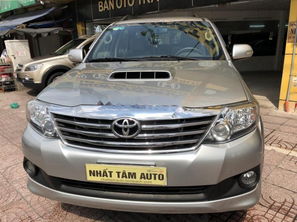 Toyota Fortuner 2.5 MT 2013 - Bán Toyota Fortuner 2.5 MT 2013, màu bạc 