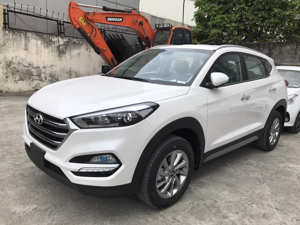 Hyundai Tucson   2018 - Bán Hyundai Tucson đời 2018 màu trắng, giá 760 triệu