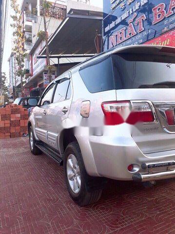 Toyota Fortuner 2010 - Bán ô tô Toyota Fortuner sản xuất 2010, màu bạc số sàn, 650tr