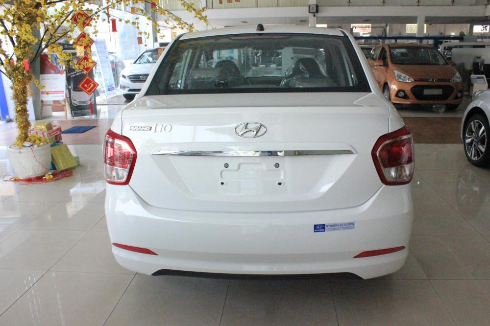 Hyundai Premio 1.2 MT  2018 - Bán xe Hyundai Grand i10 1.2MT đuôi dài, hỗ trợ đăng kí grab, vay ngân hàng 80%, giá cực tốt, nhiều quà tặng