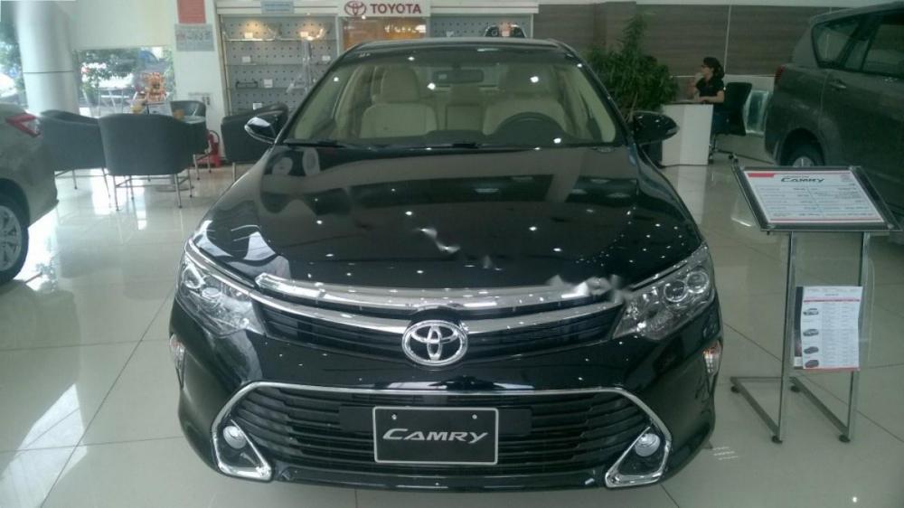 Toyota Camry 2.0E 2018 - Bán ô tô Toyota Camry 2.0E sản xuất 2018, màu đen