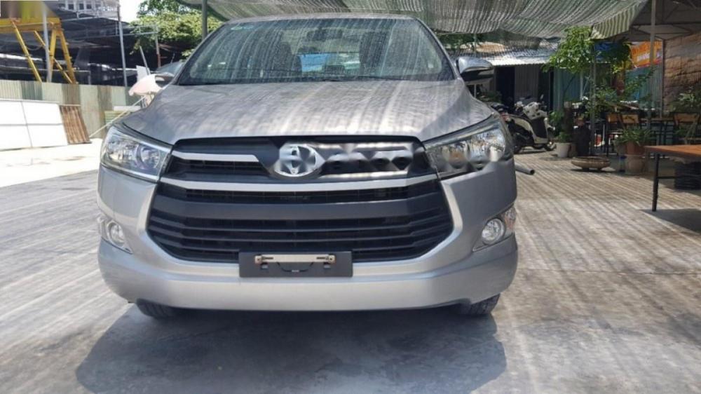 Toyota Innova E 2.0MT 2016 - Bán Toyota Innova E 2.0MT sản xuất 2016, màu xám