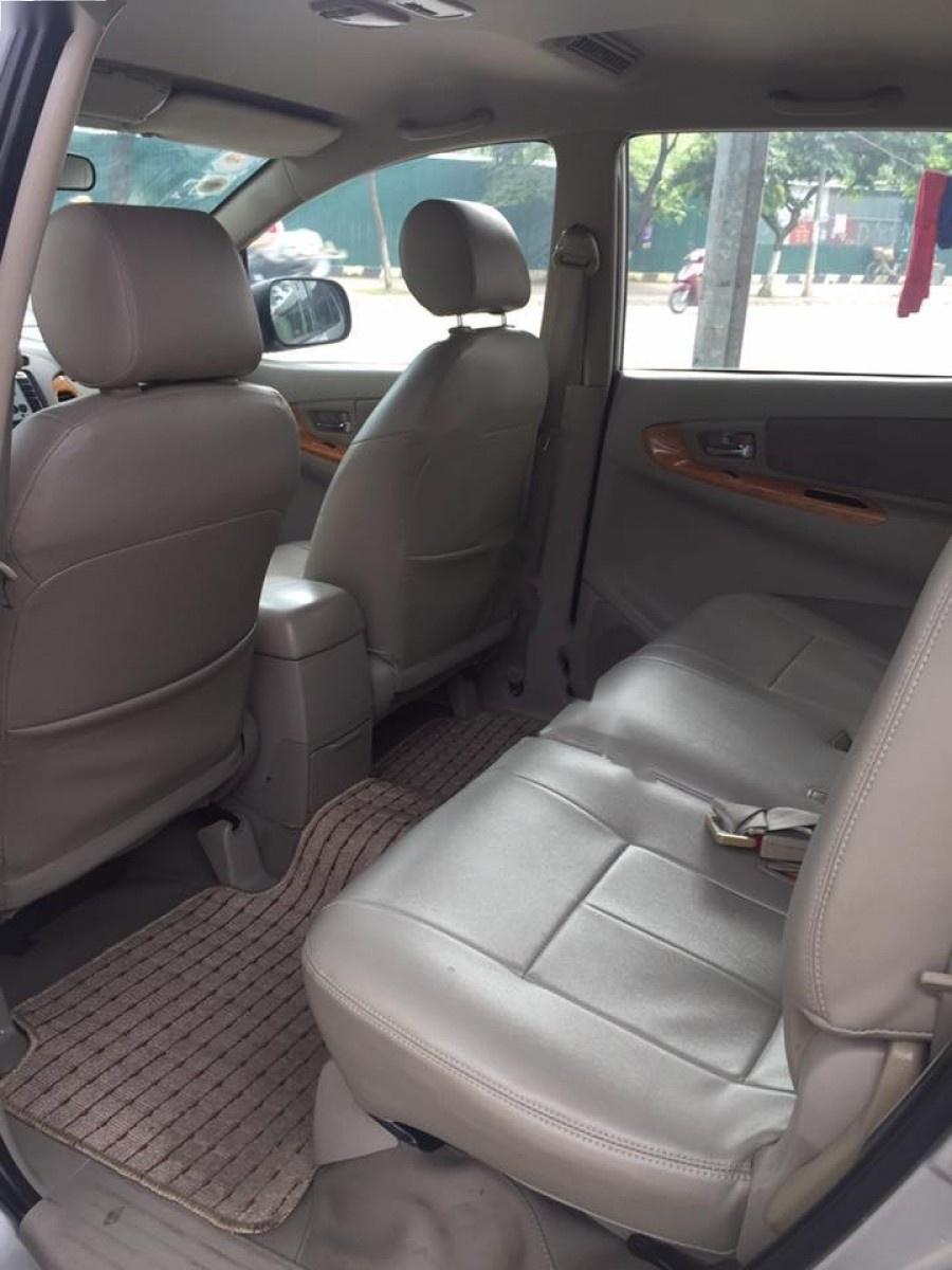 Toyota Innova G 2010 - Bán Toyota Innova G 2010, màu bạc số sàn