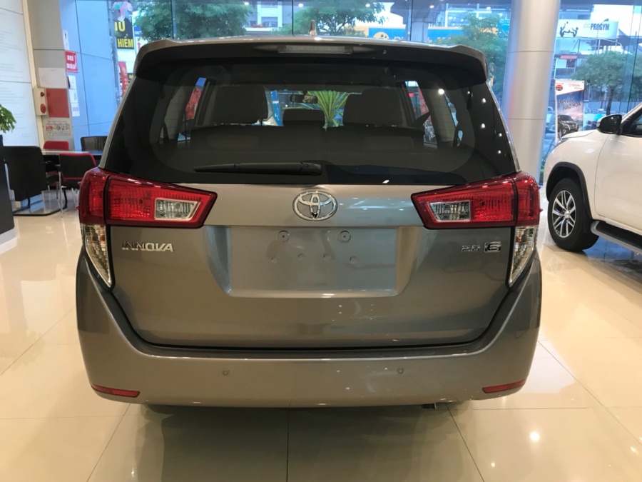 Toyota Innova 2.0E 2018 - Toyota Innova 2.0E 2018 - Đồng ánh kim - Hỗ trợ trả góp 90%, bảo hành chính hãng 3 năm/ Hotline: 0898.16.8118