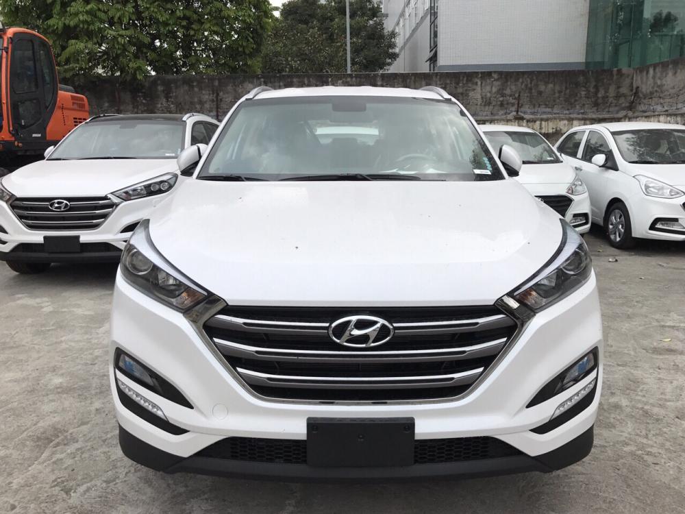 Hyundai Tucson   2018 - Bán Hyundai Tucson đời 2018 màu trắng, giá 760 triệu