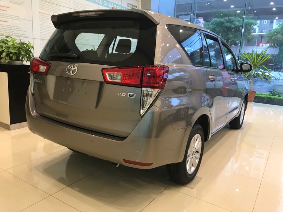 Toyota Innova 2.0E 2018 - Toyota Innova 2.0E 2018 - Đồng ánh kim - Hỗ trợ trả góp 90%, bảo hành chính hãng 3 năm/ Hotline: 0898.16.8118