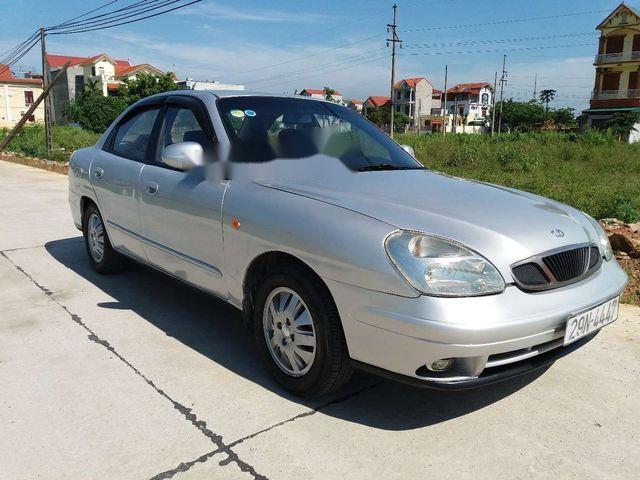 Daewoo Nubira 2001 - Cần bán xe Daewoo Nubira sản xuất năm 2001, màu bạc chính chủ