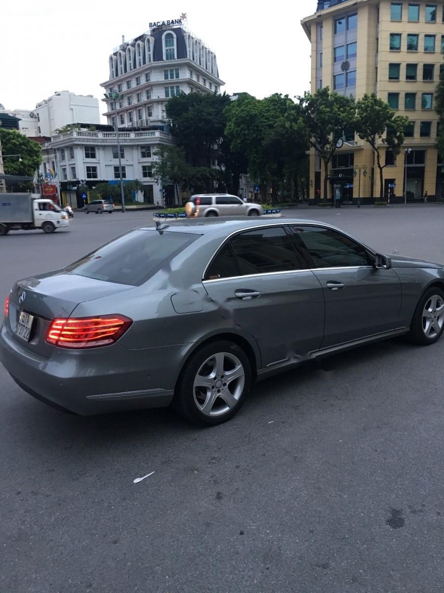 Mercedes-Benz E class E200 2014 - Gia đình bán Mercedes E200 đời 2014, màu xám 