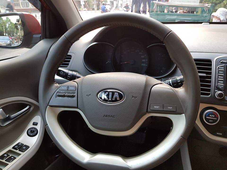 Kia Morning 2015 - Cần bán Kia Morning 1.25 đời 2015, màu đỏ số tự động, giá 325tr