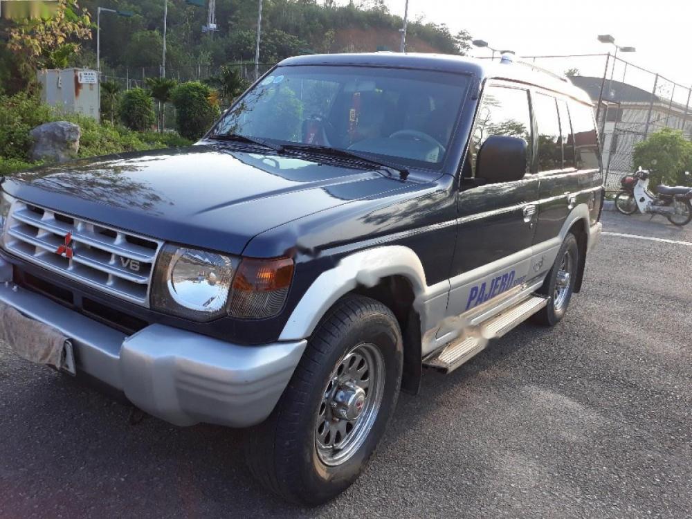 Mitsubishi Pajero 2004 - Bán Mitsubishi Pajero đời 2004, màu xanh lam, nhập khẩu  