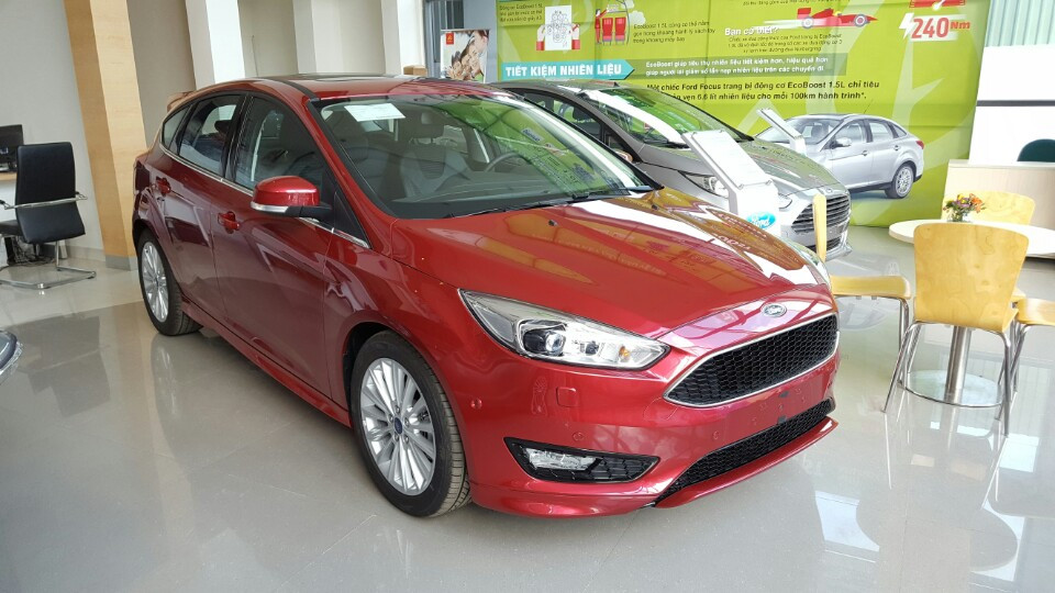 Ford Focus Sport 5D Ecoboost 1.5L 2018 - Cần bán xe Ford Focus Sport 5D Ecoboost 1.5L năm sản xuất 2018, màu đỏ, giá cả thương lượng