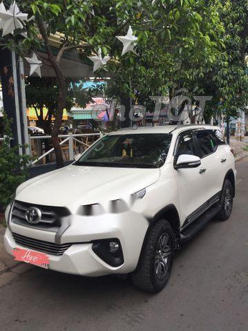 Toyota Fortuner 2017 - Bán Toyota Fortuner năm 2017, màu trắng số sàn