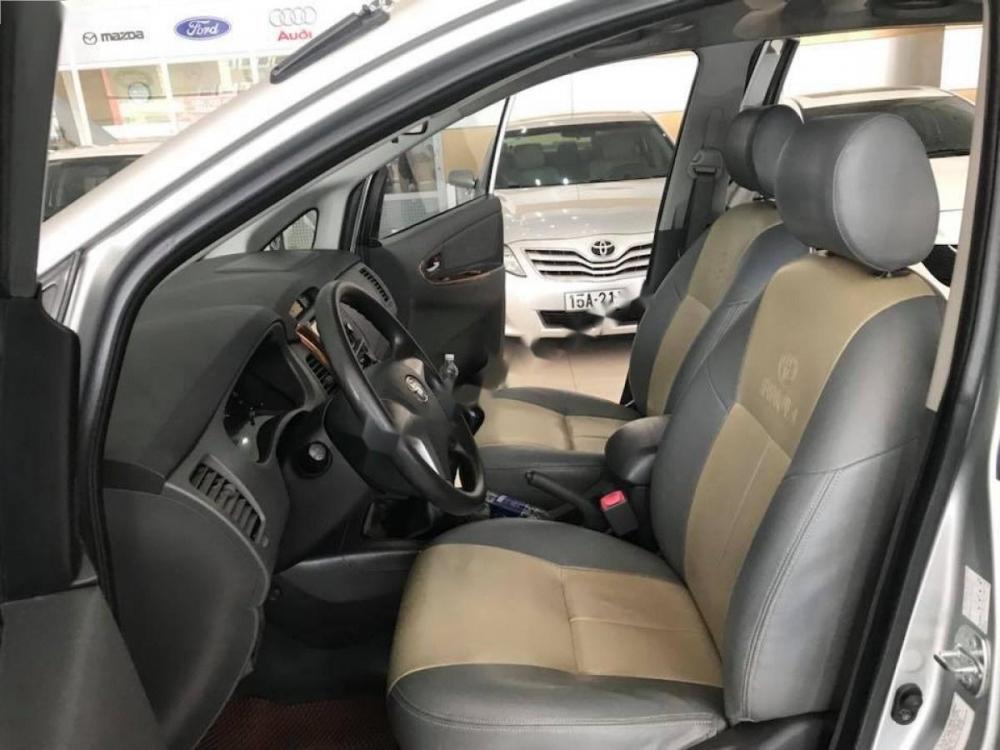 Toyota Innova 2.0E 2013 - Cần bán xe Toyota Innova 2.0E sản xuất năm 2013, màu bạc 