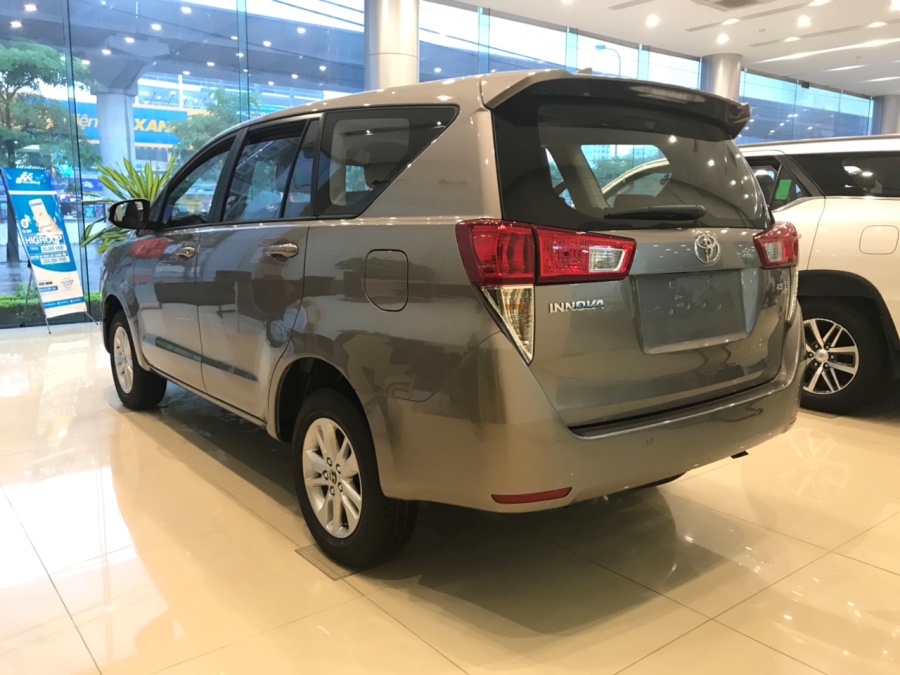 Toyota Innova 2.0E 2018 - Toyota Innova 2.0E 2018 - Đồng ánh kim - Hỗ trợ trả góp 90%, bảo hành chính hãng 3 năm/ Hotline: 0898.16.8118