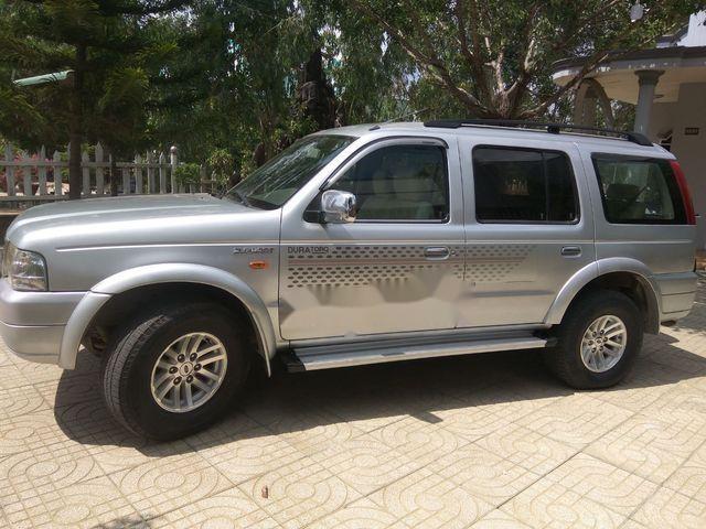 Ford Everest 2006 - Bán Ford Everest sản xuất 2006, màu bạc xe gia đình, giá tốt