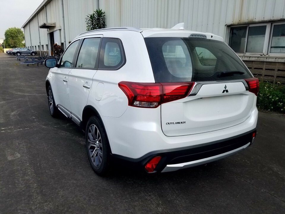 Mitsubishi Outlander 2018 - Bán xe Mitsubishi Outlander 7 chỗ rẻ nhất phân khúc, giao ngay, tặng tiền mặt. Gọi ngay 0987254469 để nhận nhiều ưu đãi nhất