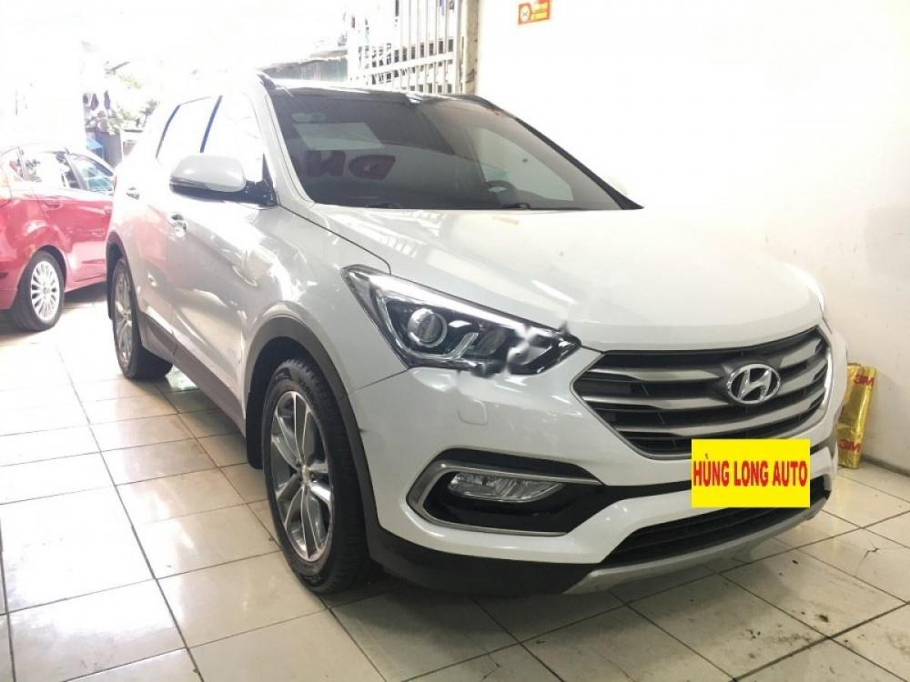 Hyundai Santa Fe 2.2 CRDi 4WD 2017 - Bán xe Hyundai Santa Fe 2.2 CRDi 4WD đời 2017, màu trắng