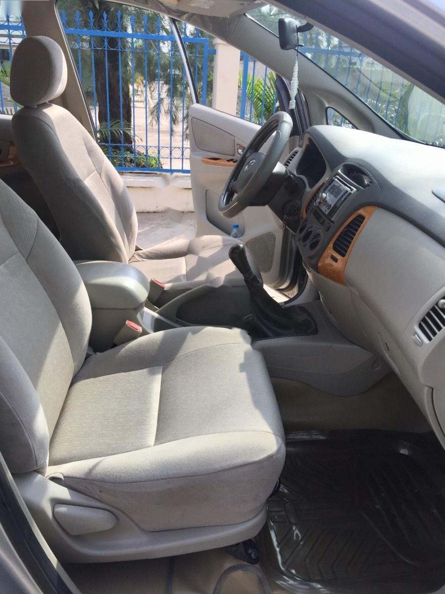 Toyota Innova 2010 - Bán Toyota Innova sản xuất năm 2010, màu bạc  