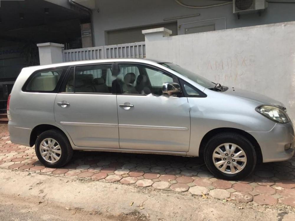 Toyota Innova G 2010 - Bán Toyota Innova G 2010, màu bạc số sàn