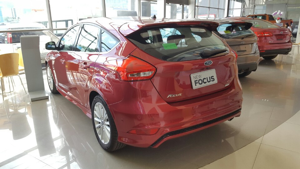 Ford Focus Sport 5D Ecoboost 1.5L 2018 - Cần bán xe Ford Focus Sport 5D Ecoboost 1.5L năm sản xuất 2018, màu đỏ, giá cả thương lượng