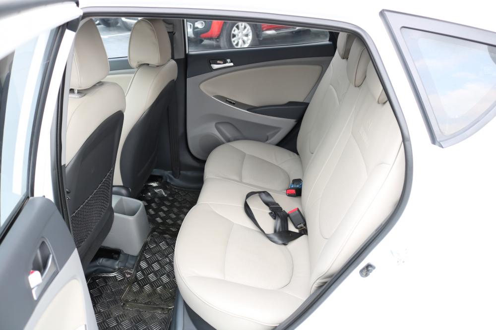 Hyundai Accent 1.4AT 2015 - Bán ô tô Hyundai Accent 1.4AT sản xuất năm 2015, màu trắng, nhập khẩu nguyên chiếc