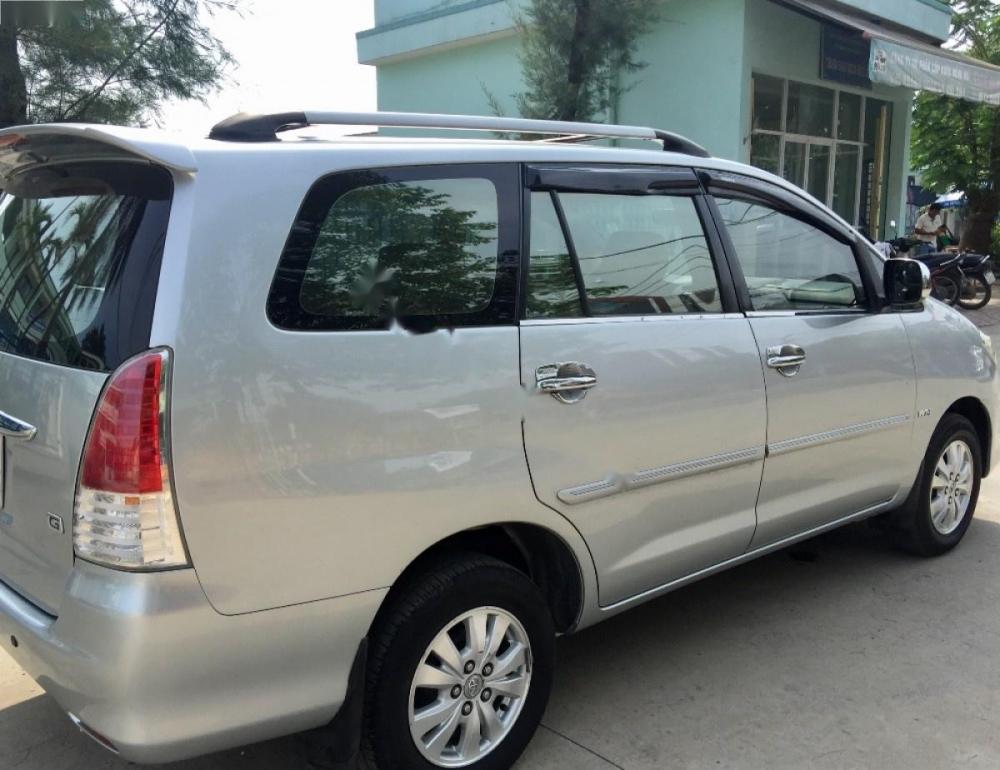 Toyota Innova 2010 - Bán Toyota Innova sản xuất năm 2010, màu bạc  