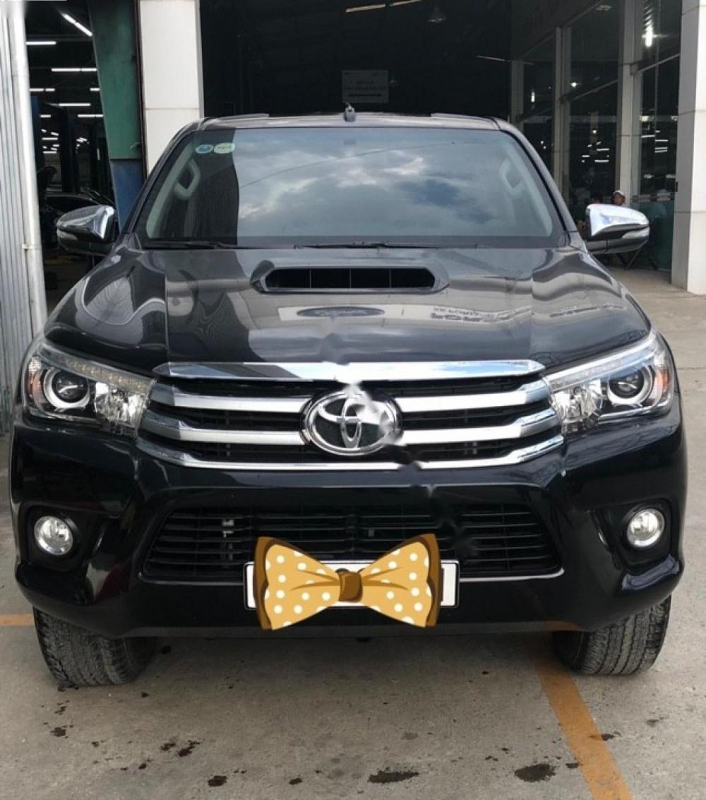 Toyota Hilux 2015 - Bán Toyota Hilux năm sản xuất 2015, màu đen, nhập khẩu 