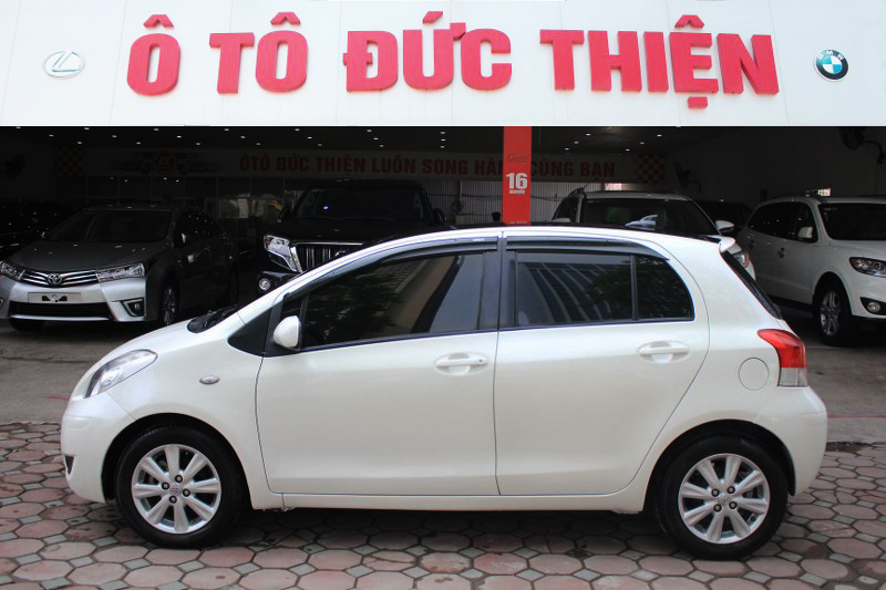 Toyota Yaris 1.3 AT 2009 - Cần bán Toyota Yaris 1.3 AT sản xuất năm 2009, màu trắng, nhập khẩu chính chủ