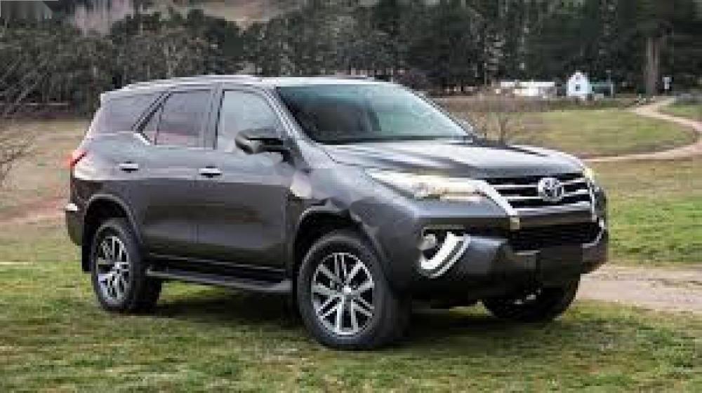 Toyota Fortuner 2017 - Bán xe Toyota Fortuner đời 2017, màu xám, nhập khẩu    