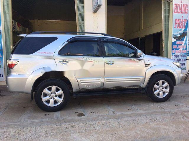 Toyota Fortuner 2010 - Bán ô tô Toyota Fortuner sản xuất 2010, màu bạc số sàn, 650tr