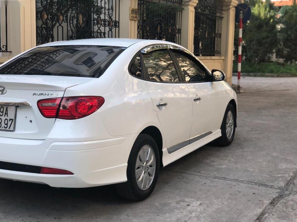 Hyundai Avante 2013 - Cần bán gấp Hyundai Avante đời 2013, màu trắng, giá chỉ 358 triệu