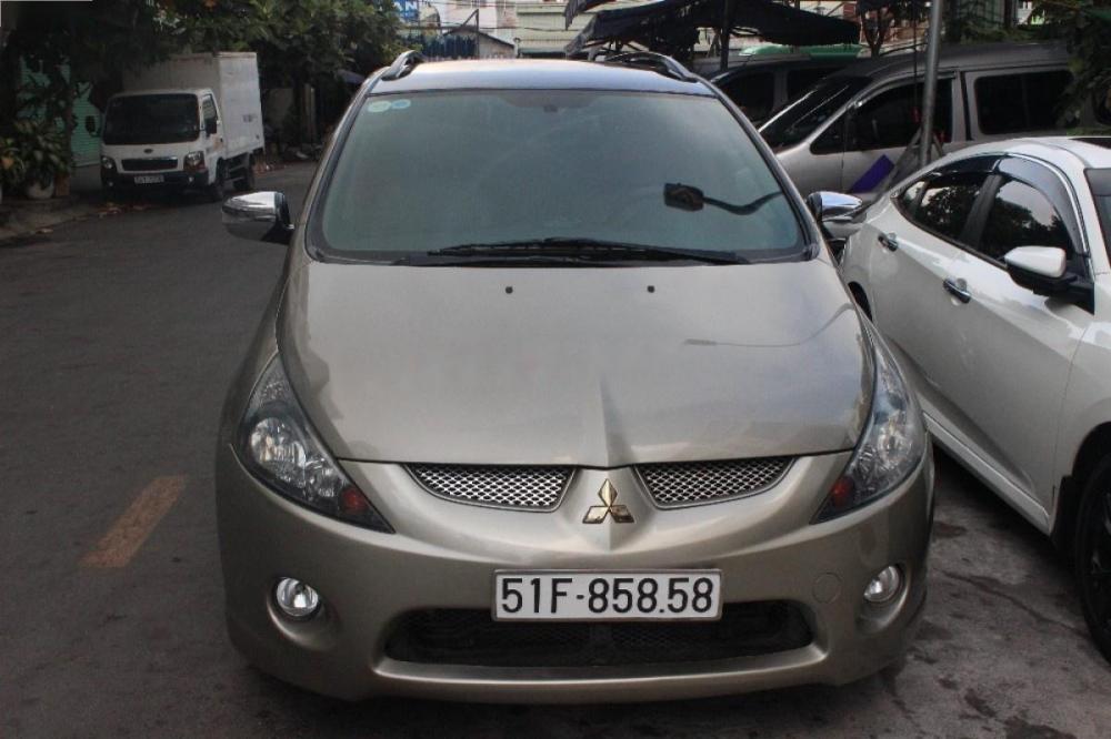 Mitsubishi Grandis 2006 - Cần bán xe Mitsubishi Grandis sản xuất 2006, màu vàng, nhập khẩu