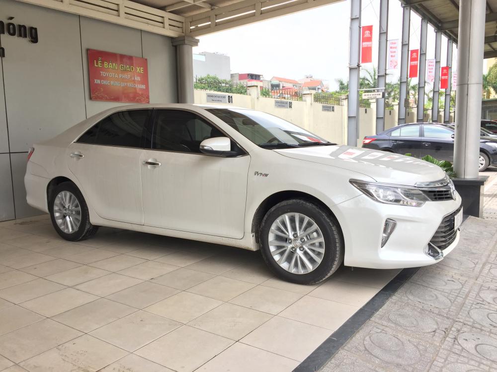 Toyota Camry 2.0 2018 - Bán xe Camry 2.0e xe chính chủ gia đình, chạy ít. LH: 012.476.55555