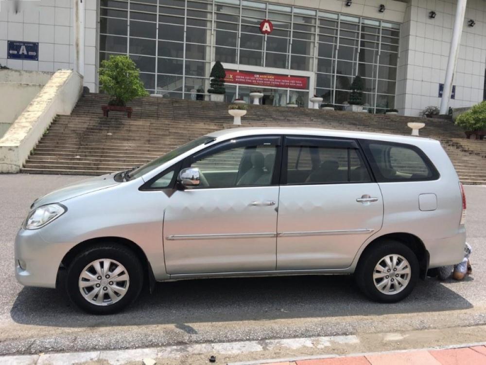 Toyota Innova G 2010 - Bán Toyota Innova G đời 2010, màu bạc