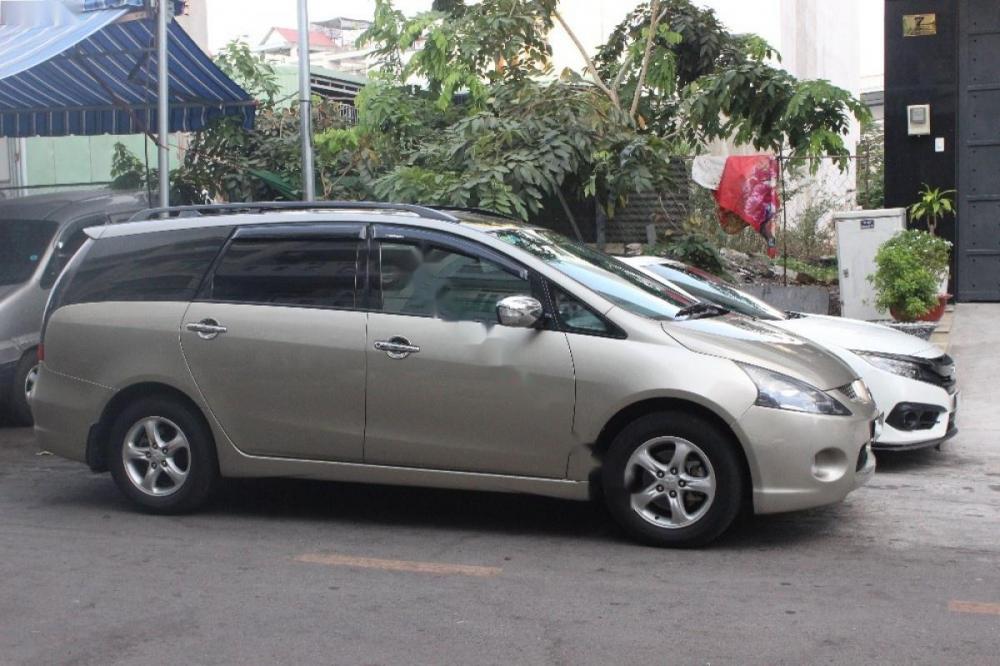 Mitsubishi Grandis 2006 - Cần bán xe Mitsubishi Grandis sản xuất 2006, màu vàng, nhập khẩu