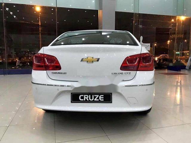 Chevrolet Cruze 2018 - Cần bán xe Chevrolet Cruze đời 2018, màu trắng, 547tr