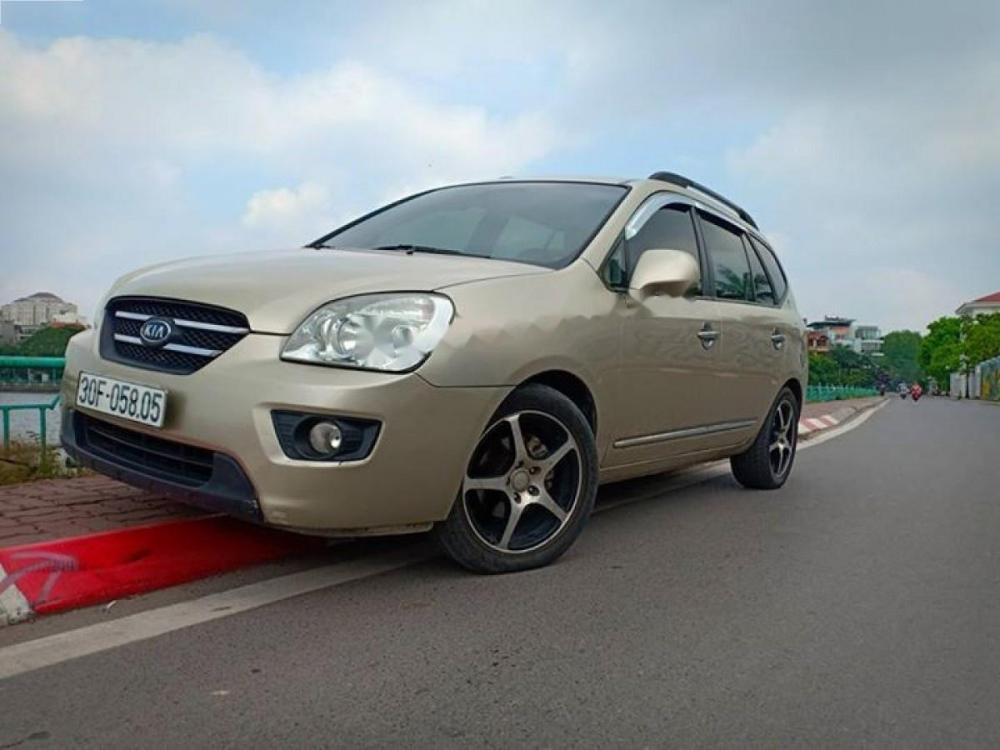 Kia Carens 2010 - Bán ô tô Kia Carens năm 2010, màu vàng, giá 358tr