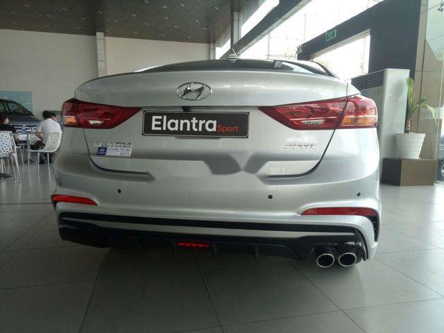 Hyundai Elantra  Sport 1.6 Turbo 2018 - Bán Hyundai Elantra Sport 1.6 Turbo năm 2018, màu bạc, giá tốt