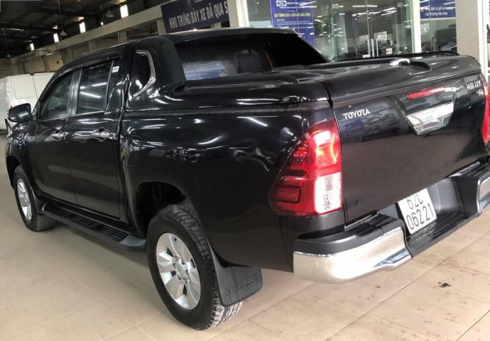 Toyota Hilux 3.0G 4x4 AT 2016 - Bán ô tô Toyota Hilux XLS AT sản xuất năm 2016, màu đen